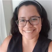 Profesora de Psicologia imparte clases a niños de todas las edades